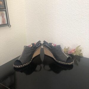 Sketchers Espadrille Sling Back Peep Toe Black/Gold Wedges Size 10 NWOB